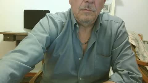 Snapshot of gyrdy chatting on December 14, 2024, 4:31 pm gyrdy online show from December 14, 2024, 4:31 pm