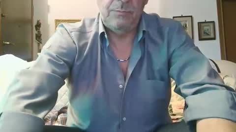 Snapshot of gyrdy chatting on December 23, 2024, 3:44 pm gyrdy online show from December 23, 2024, 3:44 pm