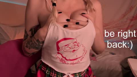 Snapshot of h2h0e chatting on January 11, 2025, 8:10 pm Lana online show from January 11, 2025, 8:10 pm