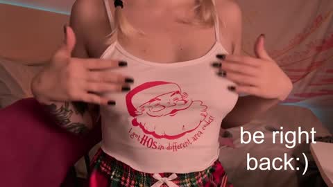 Snapshot of h2h0e chatting on February 2, 2025, 8:08 pm Lana online show from February 2, 2025, 8:08 pm