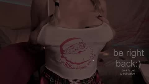 Snapshot of h2h0e chatting on September 26, 2025, 3:43 am Lana online show from September 26, 2025, 3:43 am