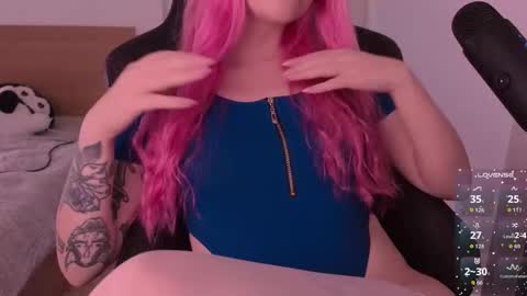 Snapshot of h2h0e chatting on February 8, 2026, 8:01 pm Lana online show from February 8, 2026, 8:01 pm