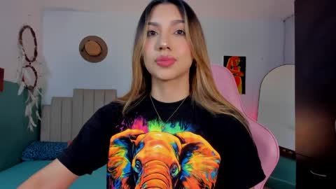 Snapshot of h3y_mia3 chatting on April 11, 2026, 1:43 am Paulina online show from April 11, 2026, 1:43 am
