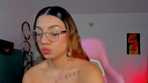 Snapshot of h3y_mia3 chatting on April 13, 2026, 10:26 pm Paulina online show from April 13, 2026, 10:26 pm