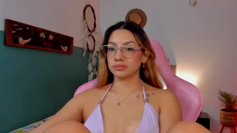 Snapshot of h3y_mia3 chatting on April 21, 2026, 2:51 am Paulina online show from April 21, 2026, 2:51 am