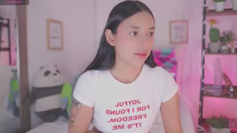 Snapshot of hade_collinss chatting on January 15, 2026, 6:44 pm Hade online show from January 15, 2026, 6:44 pm