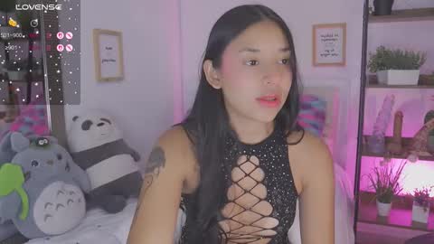 Snapshot of hade_collinss chatting on February 16, 2026, 6:37 pm Hade online show from February 16, 2026, 6:37 pm