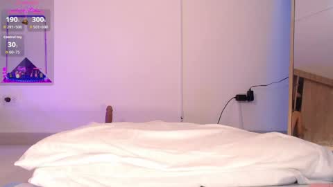  HADE ROSSE  online show from April 12, 2026, 12:54 pm