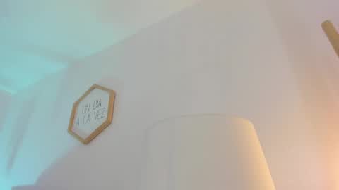 Hadid online show from November 25, 2025, 9:26 pm