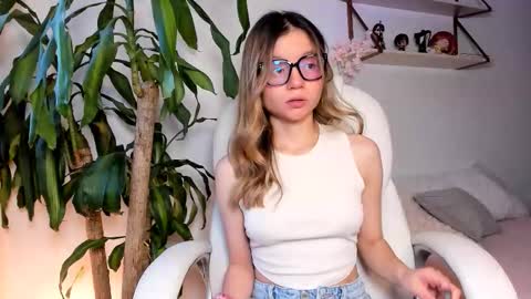 Snapshot of hailey_firee chatting on January 12, 2026, 10:48 pm Hailey online show from January 12, 2026, 10:48 pm