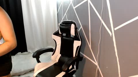 Snapshot of hailey_west01 chatting on December 15, 2024, 2:59 pm hailey online show from December 15, 2024, 2:59 pm