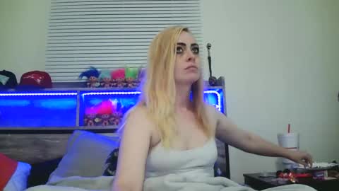 Snapshot of haileyakuma69 chatting on December 10, 2024, 12:06 am Hailey and d online show from December 10, 2024, 12:06 am