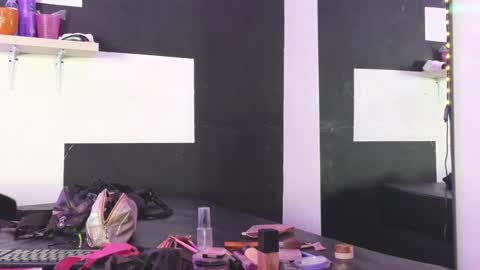 haileycat_ online show from November 5, 2025, 2:33 am