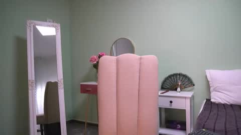 Snapshot of haileymoon85 chatting on October 27, 2025, 5:11 am Hailey online show from October 27, 2025, 5:11 am