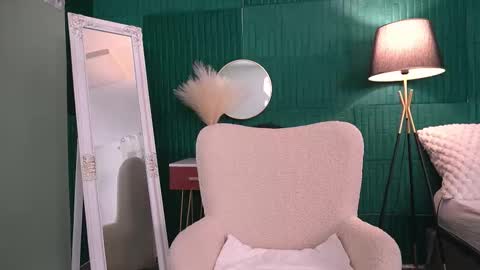 Snapshot of haileymoon85 chatting on November 12, 2025, 3:51 am Hailey online show from November 12, 2025, 3:51 am