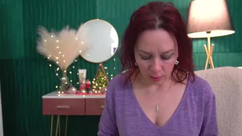 Hailey online show from December 23, 2025, 4:10 am