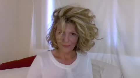 Snapshot of haileys123 chatting on December 2, 2024, 12:09 am Hailey online show from December 2, 2024, 12:09 am