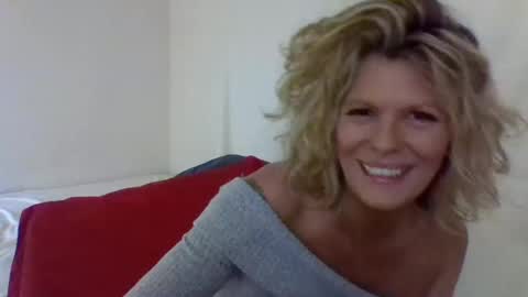 Snapshot of haileys123 chatting on December 12, 2024, 3:32 am Hailey online show from December 12, 2024, 3:32 am