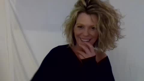 Snapshot of haileys123 chatting on December 13, 2024, 10:55 pm Hailey online show from December 13, 2024, 10:55 pm