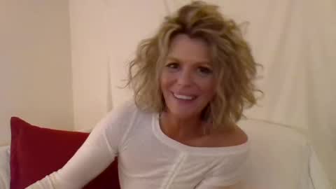 Snapshot of haileys123 chatting on December 15, 2024, 12:51 am Hailey online show from December 15, 2024, 12:51 am