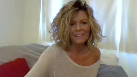 Snapshot of haileys123 chatting on January 7, 2025, 11:24 pm Hailey online show from January 7, 2025, 11:24 pm