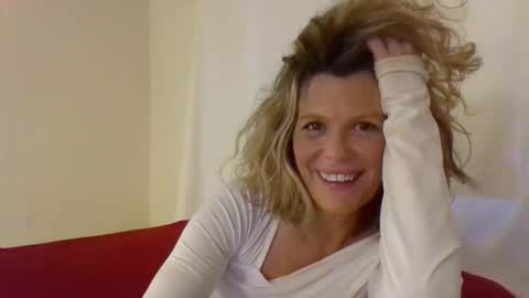 Snapshot of haileys123 chatting on February 20, 2025, 1:25 am Hailey online show from February 20, 2025, 1:25 am