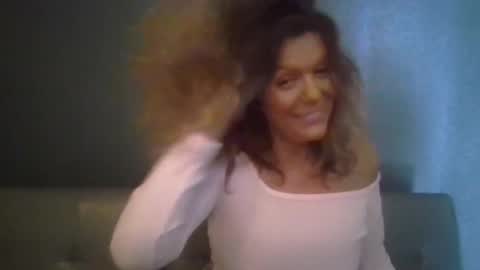 Snapshot of haileys123 chatting on November 5, 2025, 8:20 pm Hailey online show from November 5, 2025, 8:20 pm