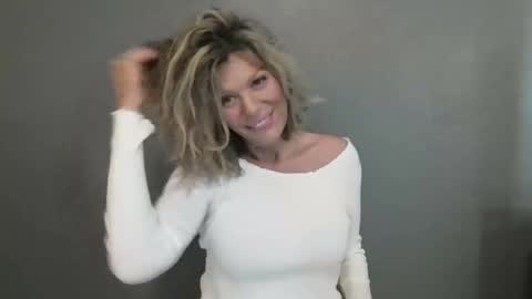 Hailey online show from April 19, 2026, 6:07 pm