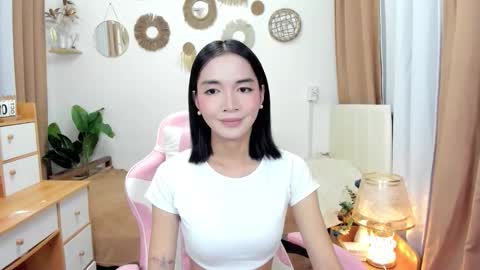 Snapshot of hailyourqueenofsatisfaction chatting on October 2, 2025, 9:27 am Haily online show from October 2, 2025, 9:27 am