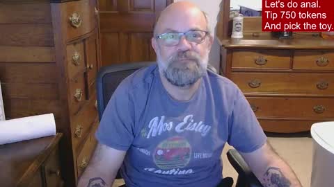 Snapshot of hairydaddybear69 chatting on November 1, 2025, 12:40 pm HairyDaddyBear69 online show from November 1, 2025, 12:40 pm