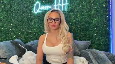 Halia Hill online show from February 22, 2026, 11:31 am