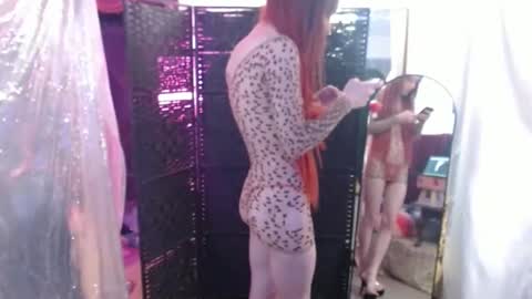 Snapshot of halovalentine chatting on November 2, 2025, 2:25 am halovalentine online show from November 2, 2025, 2:25 am