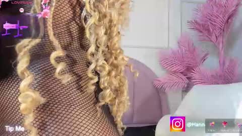 Snapshot of hanaahquinn chatting on March 5, 2026, 12:01 pm hanaahquinn online show from March 5, 2026, 12:01 pm