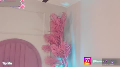 Snapshot of hanaahquinn chatting on April 16, 2026, 11:33 am hanaahquinn online show from April 16, 2026, 11:33 am