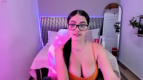 HANAH  online show from June 24, 2026, 7:13 pm