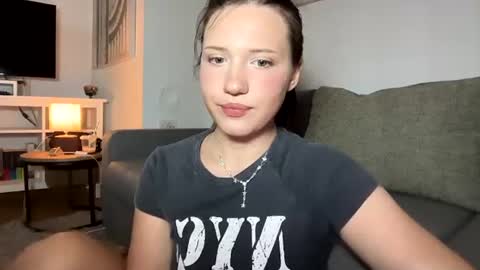 Snapshot of hanahwoods chatting on July 1, 2026, 4:40 pm hanahwoods online show from July 1, 2026, 4:40 pm