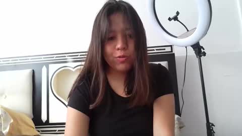 Snapshot of hanaminyaaa chatting on November 15, 2025, 9:21 pm saki online show from November 15, 2025, 9:21 pm