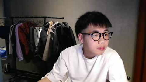 handsome_mannn online show from March 3, 2025, 10:20 pm