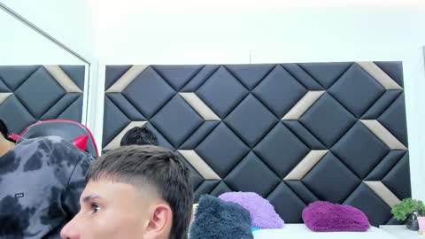 leonardfarrucknick and otis online show from December 2, 2025, 1:39 pm