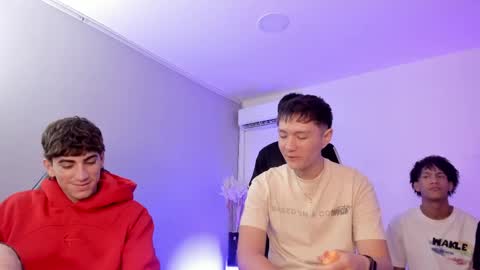 leonardfarrucknick and otis online show from June 3, 2026, 8:14 pm