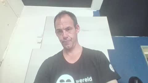 Snapshot of handsomeguy4ever chatting on October 20, 2025, 1:55 pm handsomeguy4ever online show from October 20, 2025, 1:55 pm