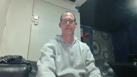 handsomeguy4ever online show from March 15, 2026, 8:37 pm