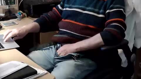 Snapshot of handz2 chatting on November 4, 2025, 1:43 pm handz2 online show from November 4, 2025, 1:43 pm