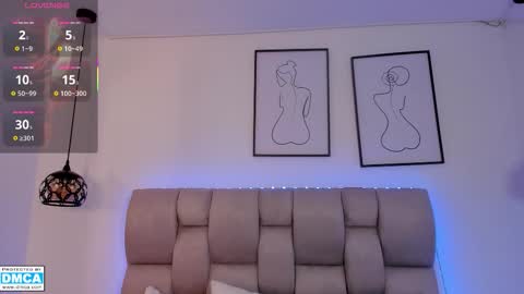 hanna__evans_ online show from March 25, 2026, 12:44 pm