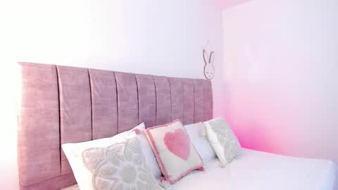 hanna_bunny15 online show from November 19, 2025, 9:15 pm