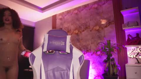 Snapshot of hanna_chris chatting on October 19, 2025, 1:06 am HANNA online show from October 19, 2025, 1:06 am