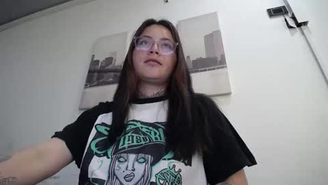 Snapshot of hanna_hot77 chatting on April 17, 2026, 5:27 pm mara online show from April 17, 2026, 5:27 pm