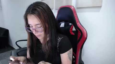 Snapshot of hanna_hot77 chatting on April 18, 2026, 9:37 pm mara online show from April 18, 2026, 9:37 pm