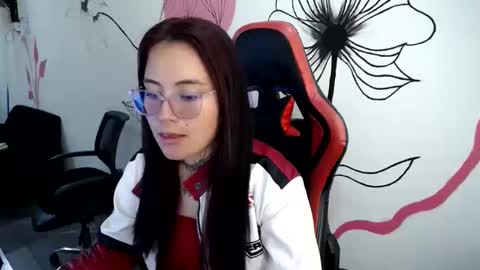 Snapshot of hanna_hot77 chatting on May 9, 2026, 6:35 pm mara online show from May 9, 2026, 6:35 pm