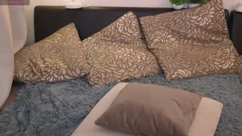 Snapshot of hanna_melon chatting on February 21, 2025, 10:37 pm Hanna next stream is Mo 8pm-6am by CET online show from February 21, 2025, 10:37 pm